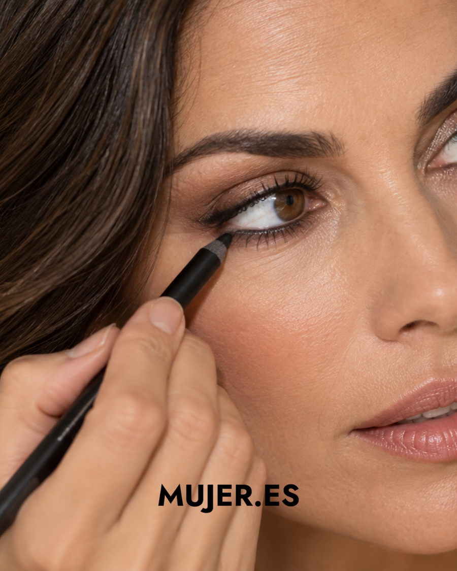 Lo que una maquilladora asegura que nunca deberías hacer con el lápiz de ojos negro: "Te hace mayor"